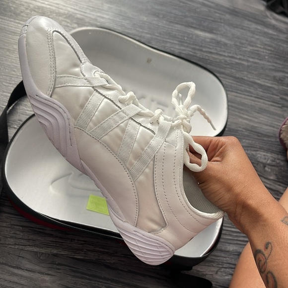 Girls Infinity Evolution Leather Satin Cheer Shoes - Picture 3 of 3